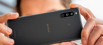 SONY Xperia 10 IV 的充電線標準有支援 USB3.2 嗎？